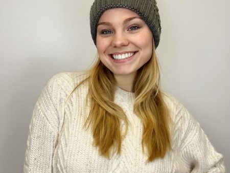 Very Moda Cable Knitted Beanie w  Pom Pom Supply